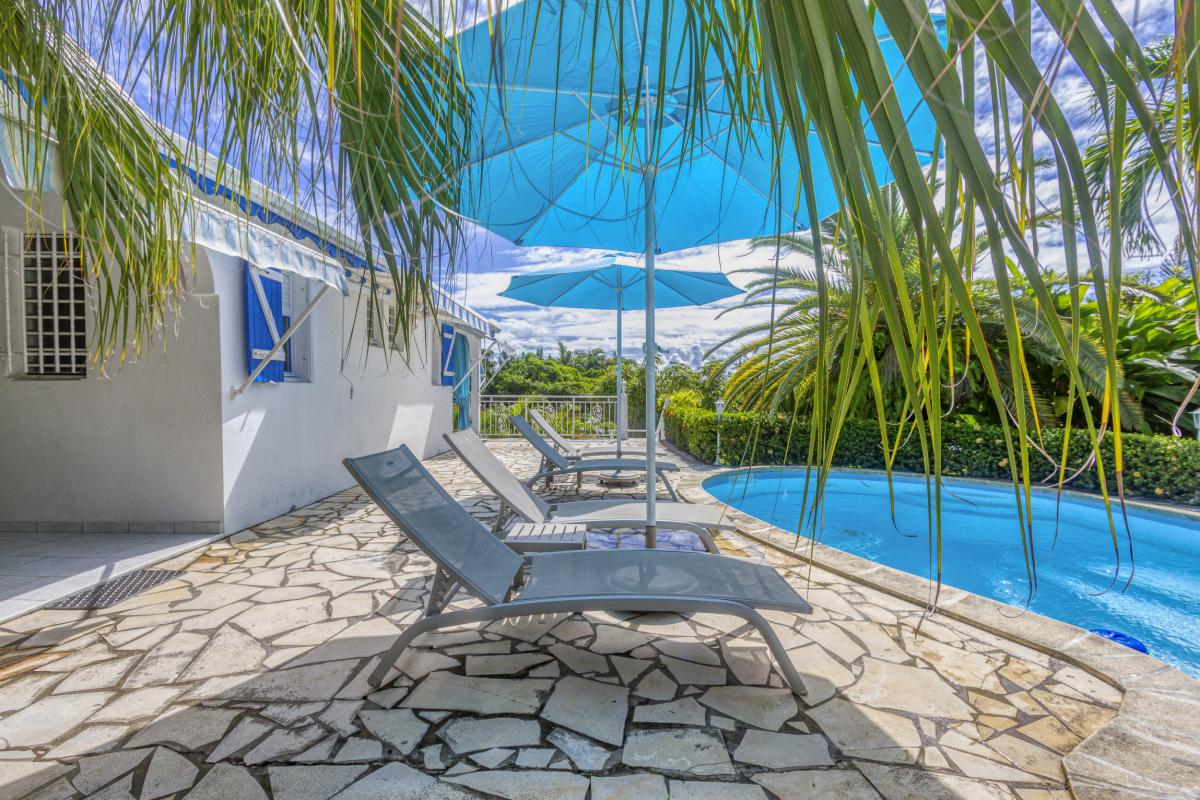 4.Location villa piscine Sainte Anne Gudaeloupe_Piscine